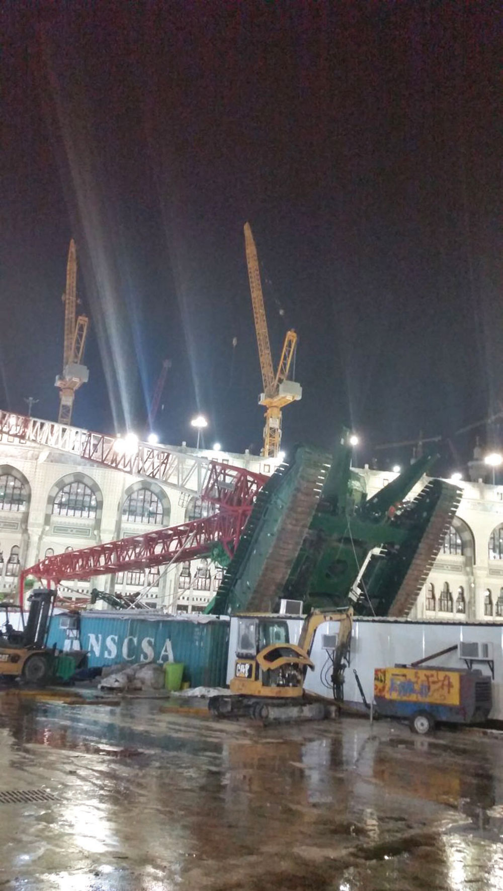 سقوط رافعة داخل الحرم يودي
بحياة 87 ويصيب 201