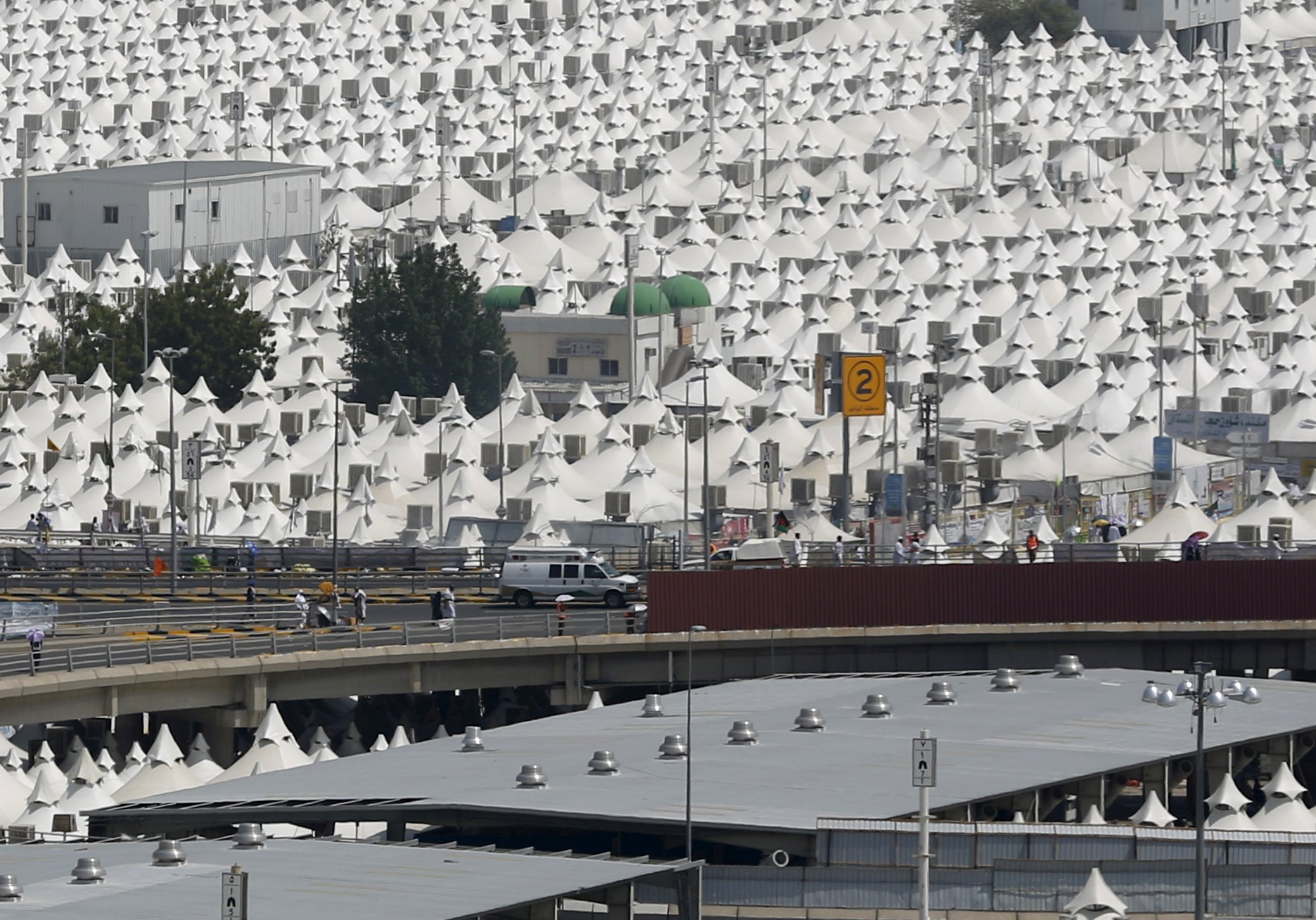 الدفاع المدني: ارتفاع عدد الإصابات في منى إلى 863 إصابة والوفيات إلى 717