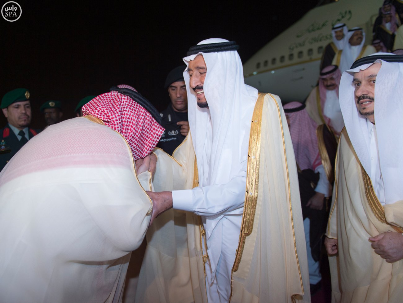 خادم الحرمين الشريفين يصل إلى الرياض قادما من جدة