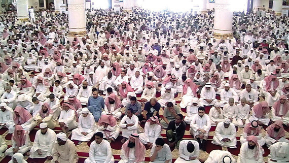 خطباء يتخلون تدريجيا عن «الفصحى» والمواضيع «الجاذبة»