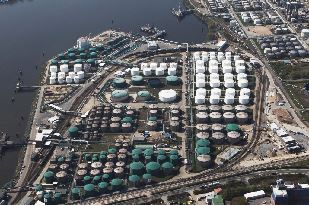 أمريكا تنوي بيع 8 ملايين برميل نفط من الاحتياطي