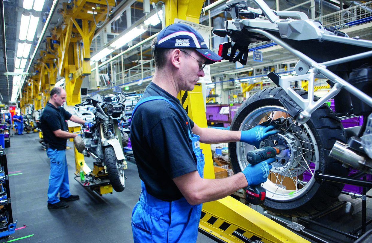 صناعة السيارات العالمية .. 2017 عام المعارك على كل الجبهات