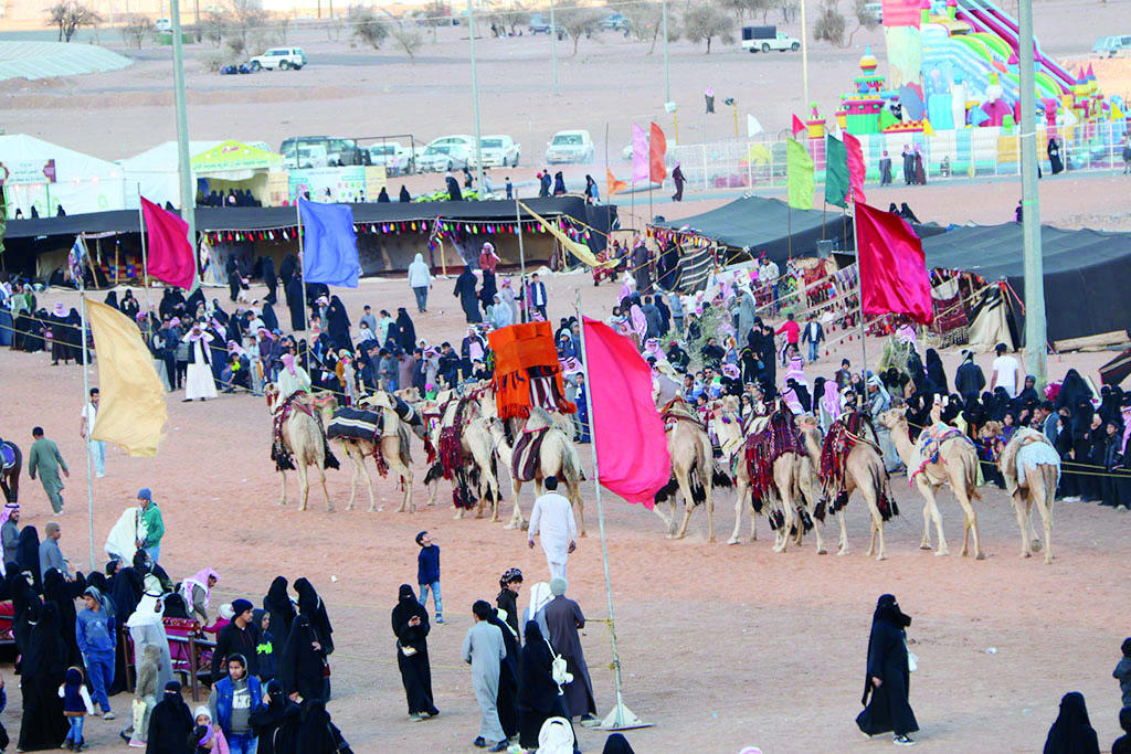 على سفوح أجا .. حياة البادية تأسر عشاق الماضي