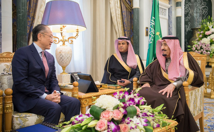 الملك يبحث مع مجموعة البنك الدولي المشاركة في "روية السعودية 2030"