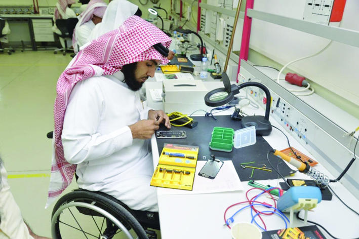 «العمل»: 17 ألفا من ذوي الإعاقة يستفيدون من مراكز التأهيل الشامل في نجران