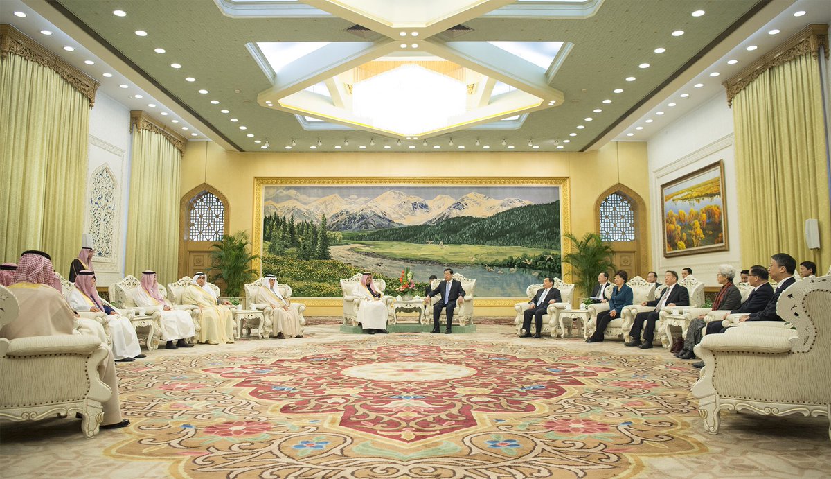 الملك يستقبل مجموعة من المبتعثين في الصين .. ويأمر بإلحاق الدارسين على حسابهم بالبعثة التعليمية