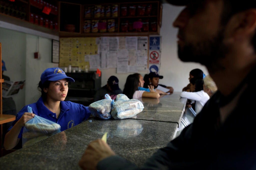 "حرب الخبز" تستعر في فنزويلا