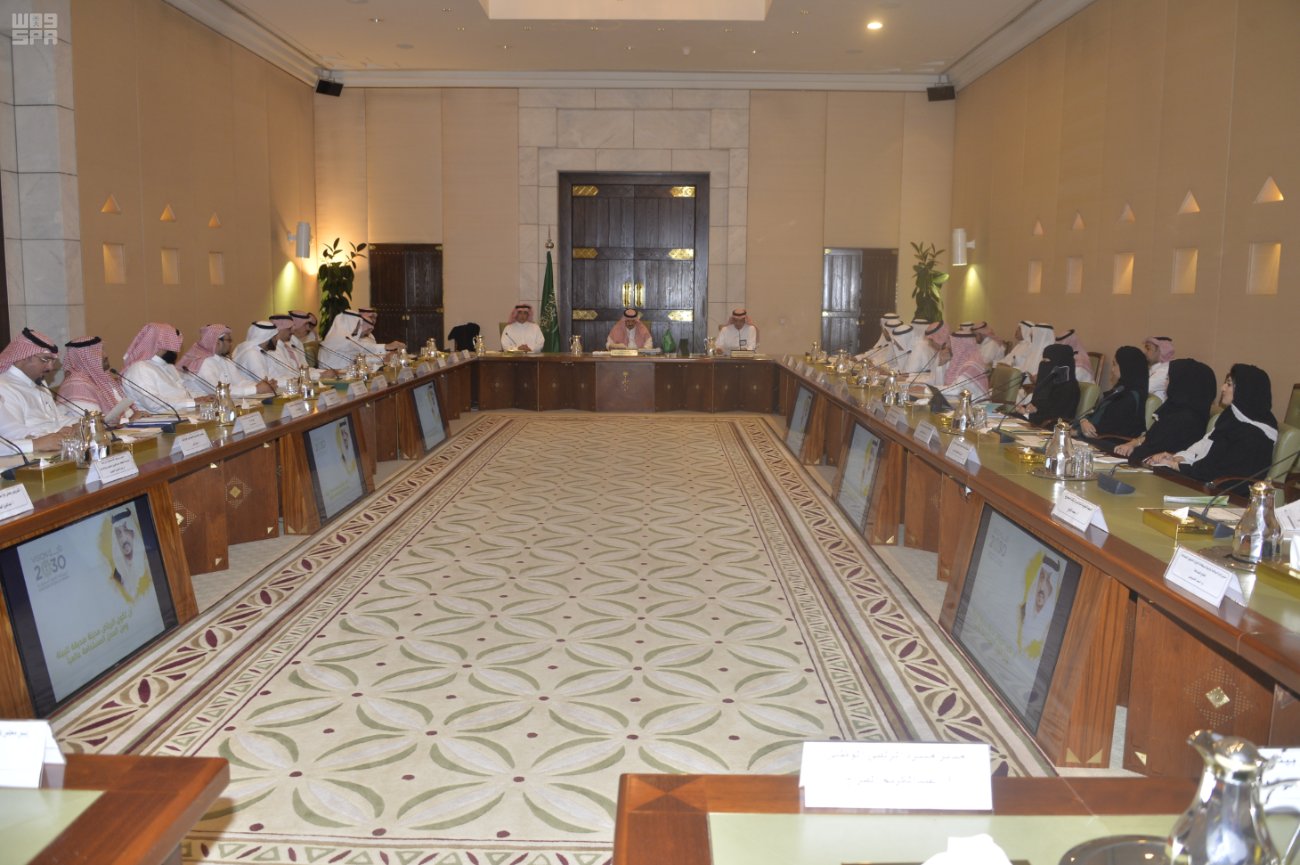 أمير الرياض يبحث المستقبل البيئي للعاصمة وسلوك الأفراد والمؤسسات على البيئة 