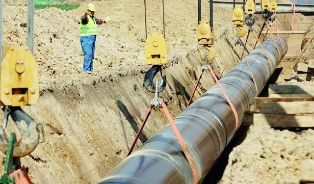 فك احتكار شركة الغاز .. و"تنظيم الكهرباء" تتسلم مشروع الغاز بالأنابيب