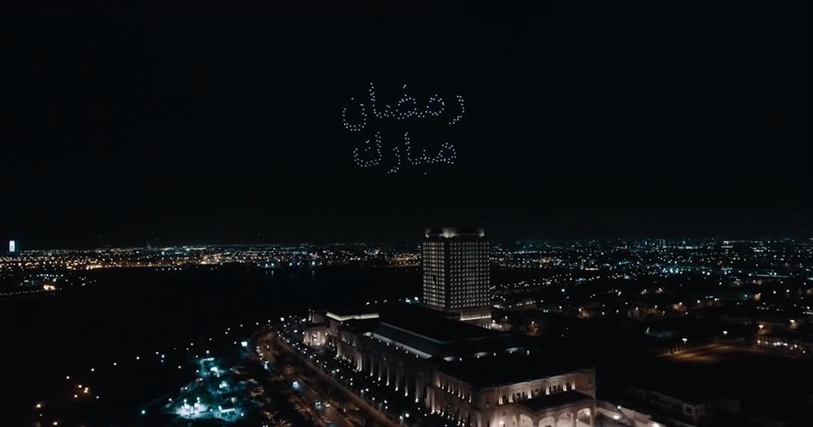 عرض مذهل .. 300 طائرة درون تجوب سماء السعودية للتهنئة بحلول رمضان