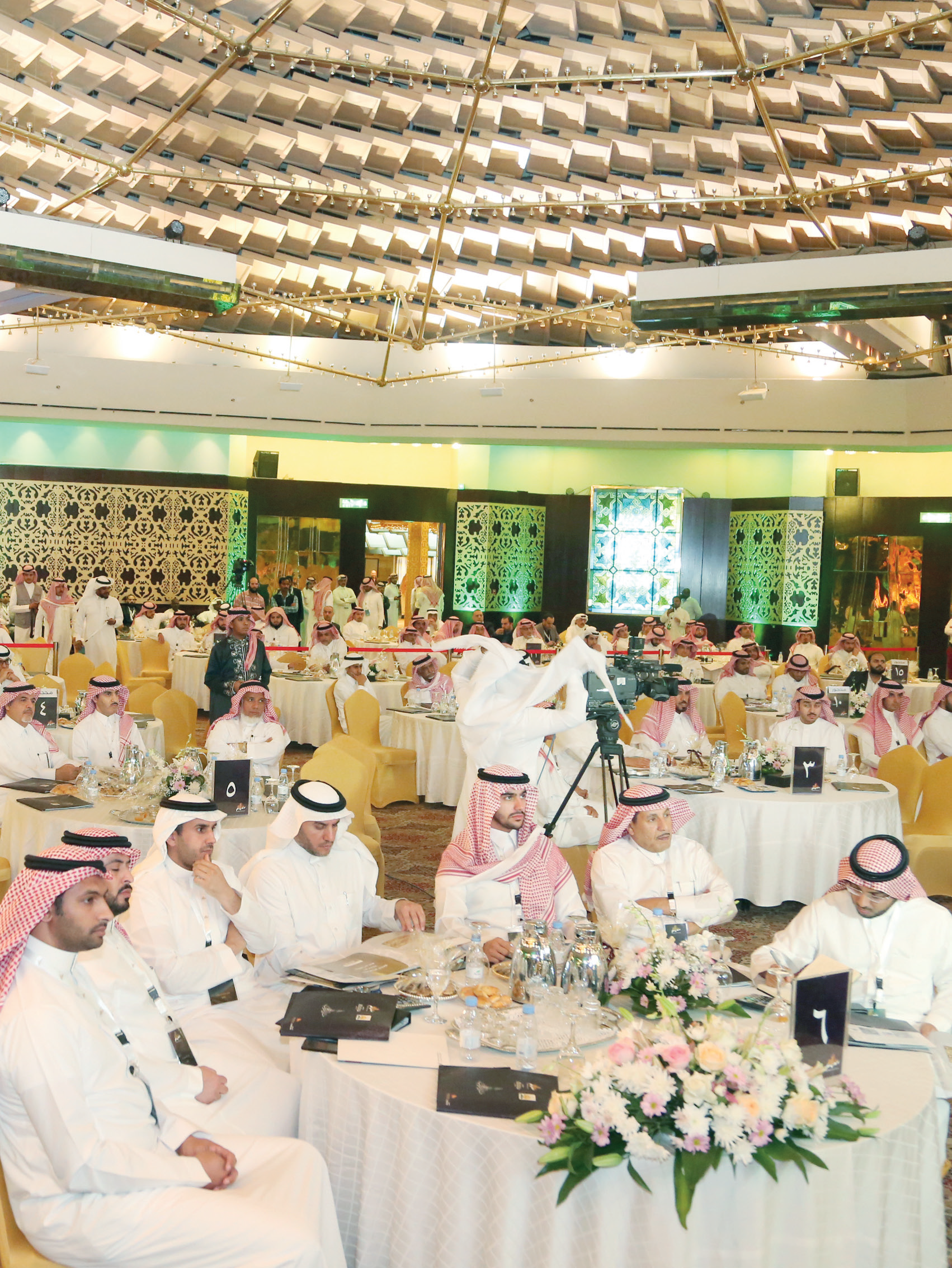 شهد المزاد حضور عدد كبير من رجال أعمال ومستثمرين من أنحاء المملكة ودول الخليج كافة.