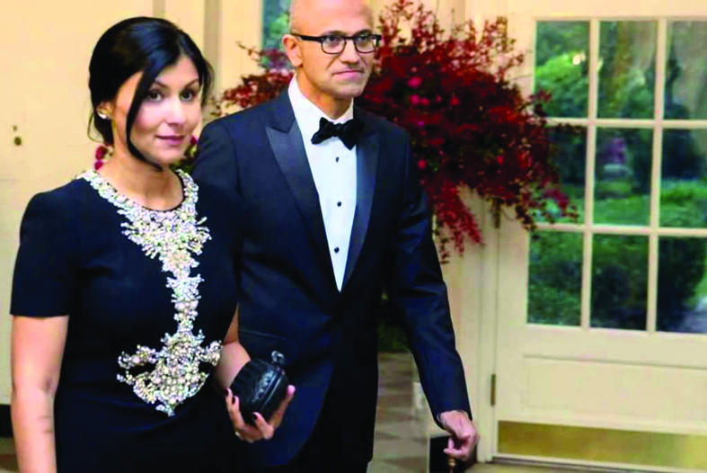 معركة للعودة بـ «مايكروسوفت» إلى القمة من جديد