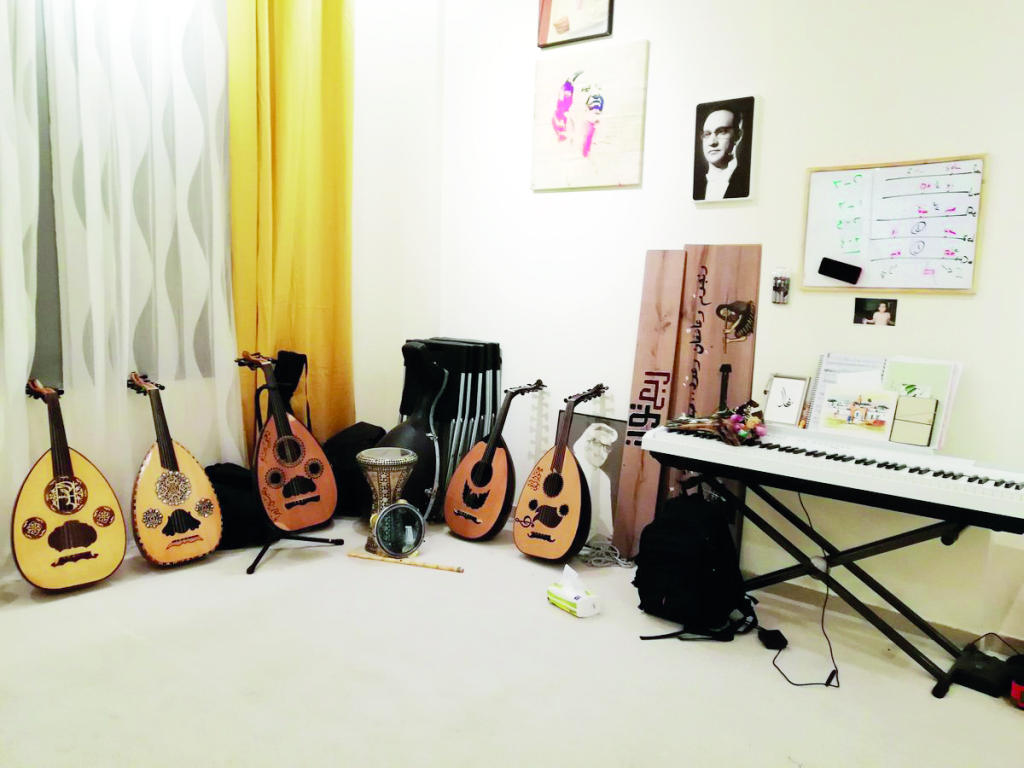 «معلمة عود» سعودية .. الموسيقى لا جنس لها وملك لمن يثريها