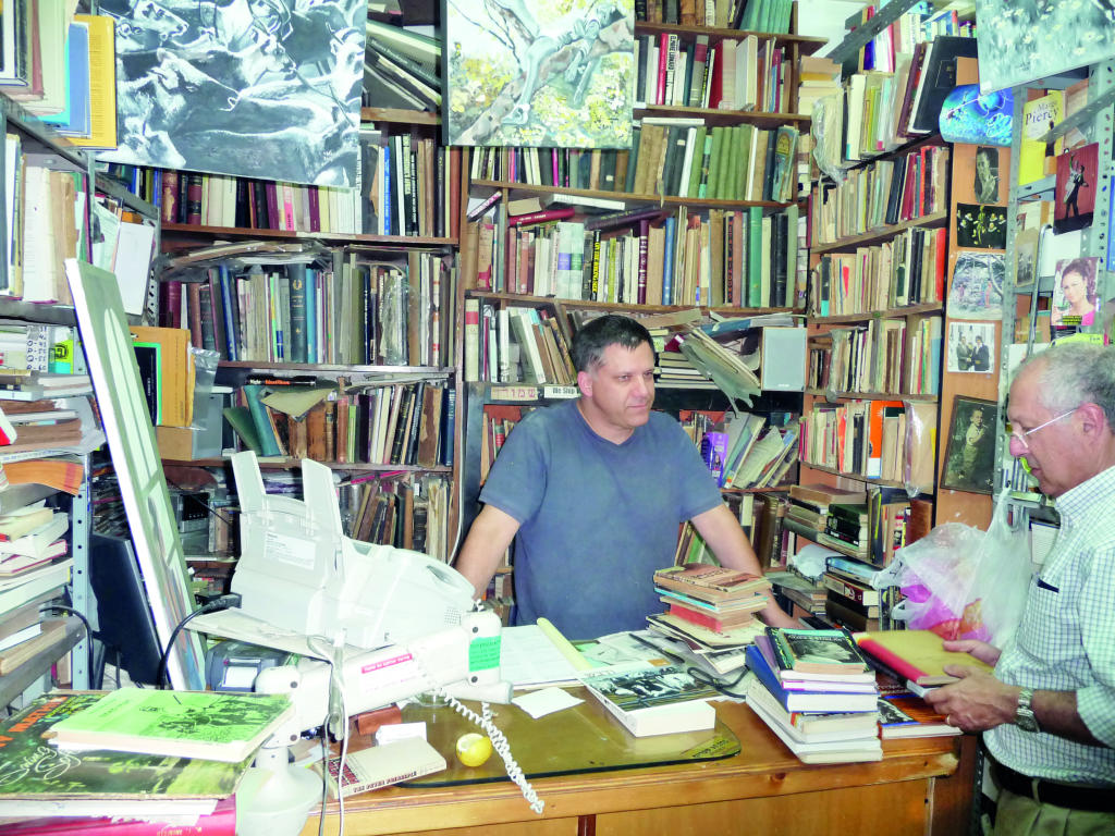 مكتبات القديم والمستعمل .. مناجم معرفة تدر الملايين