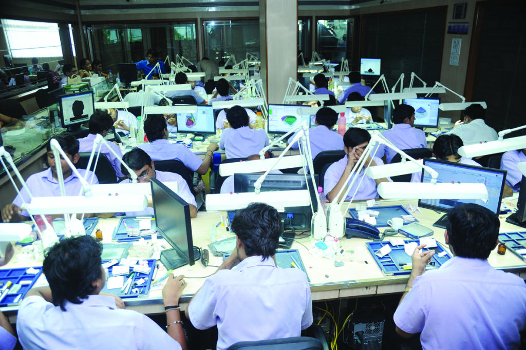 طريقتان لتصنيع الألماس في المختبر