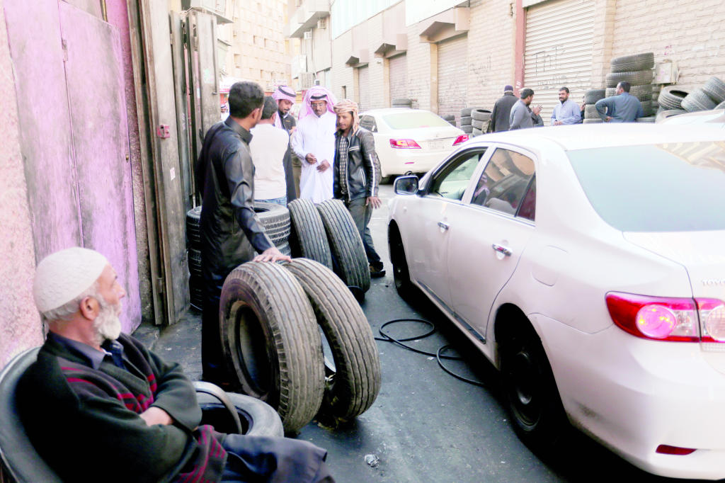 بأرباح تفوق 900 %.. متلاعبون يسيطرون على سوق الإطارات في السعودية