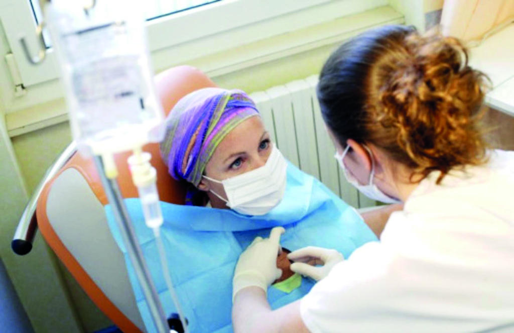 علماء: العلاج الكيماوي محفوف بالمخاطر وغير فعال في مكافحة بعض الأورام