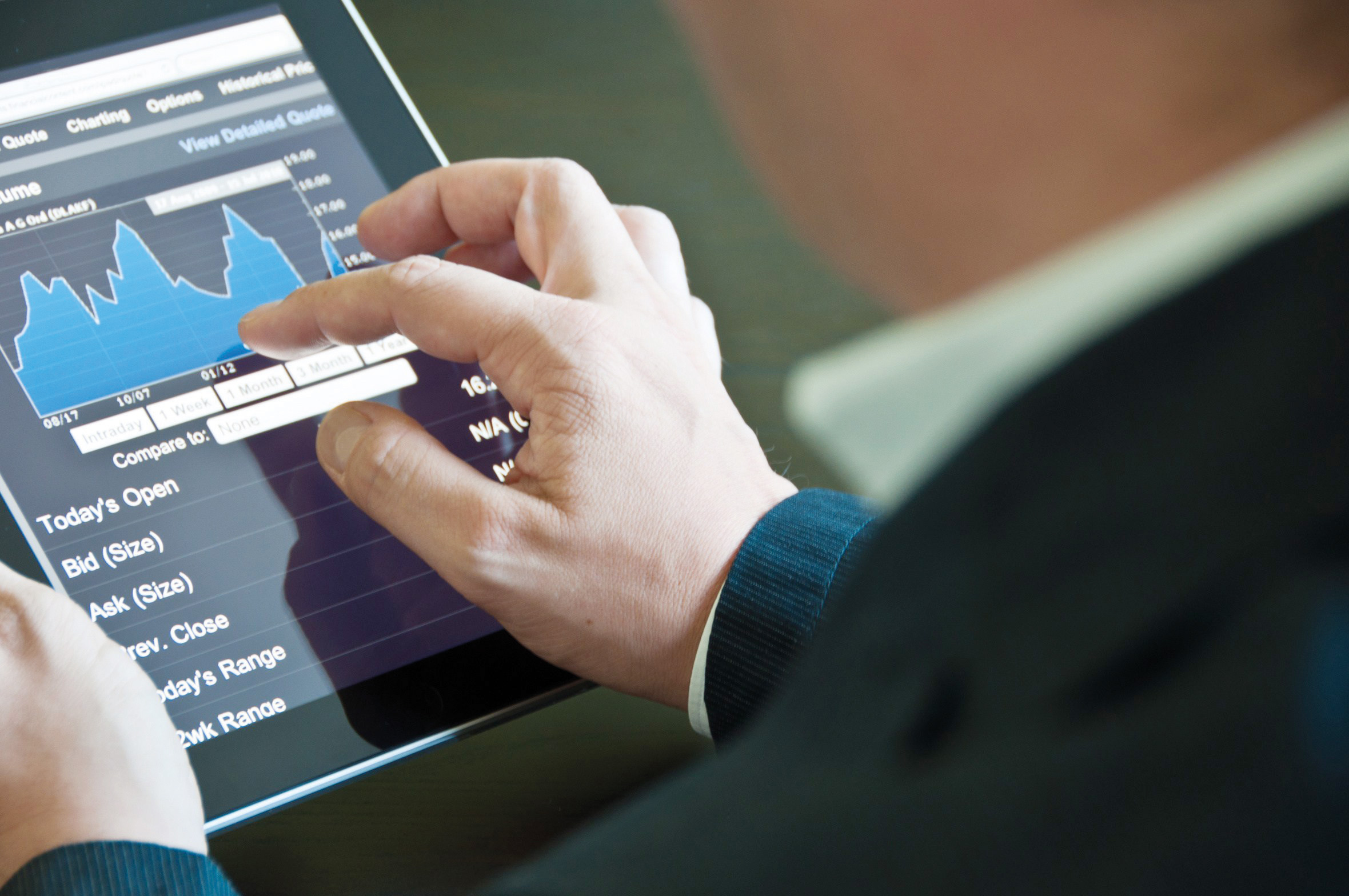 بريطانيا .. مزيد من الحماية للمتداولين الأفراد على الإنترنت