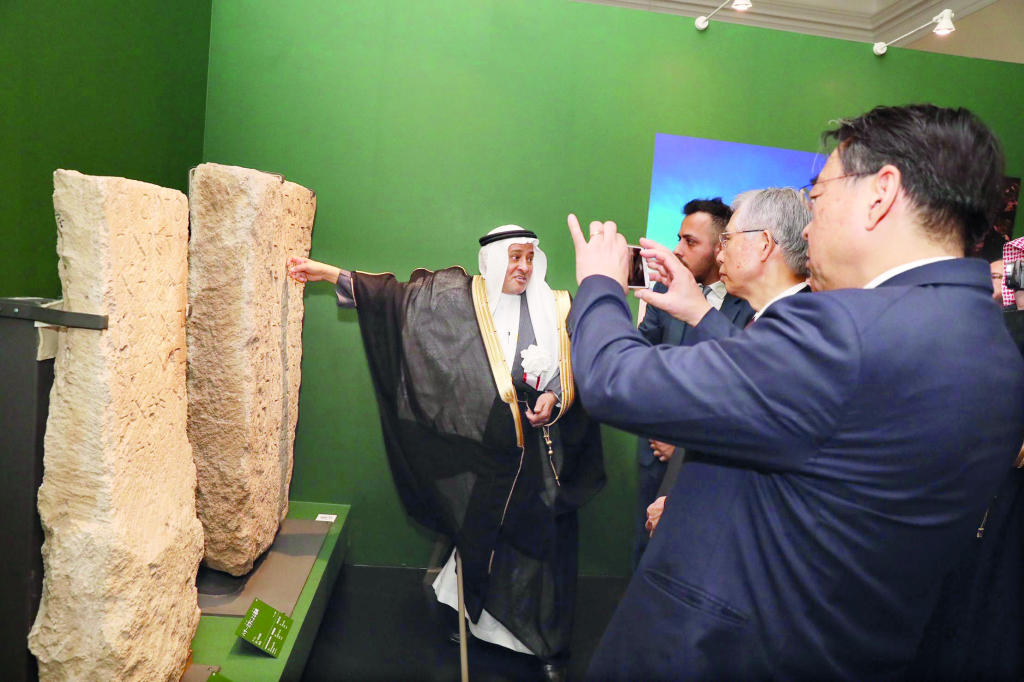 «روائع آثار المملكة» في اليابان يجذب الباحثين عن حضارة السعودية وثقافتها