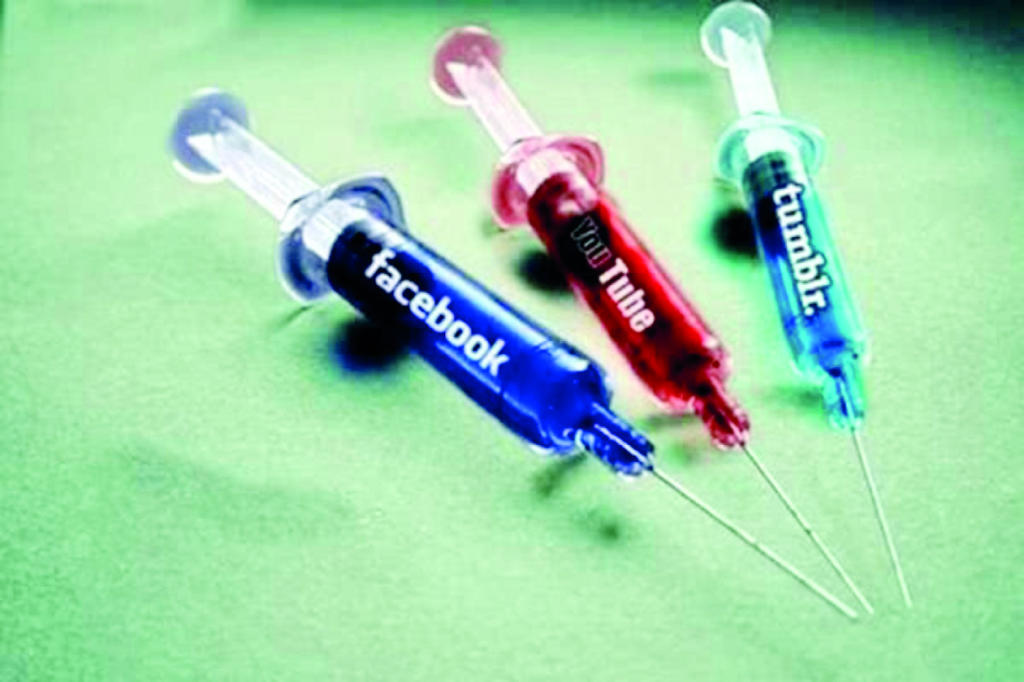 يا مدمني التواصل الاجتماعي في العالم .. اتحدوا