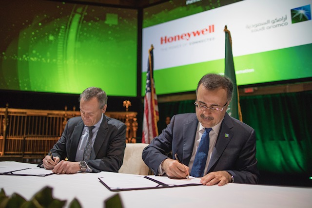 أرامكو توقع وثائق تعاون تجاري بـ 10 مليارات دولار مع 14 شركة أمريكية