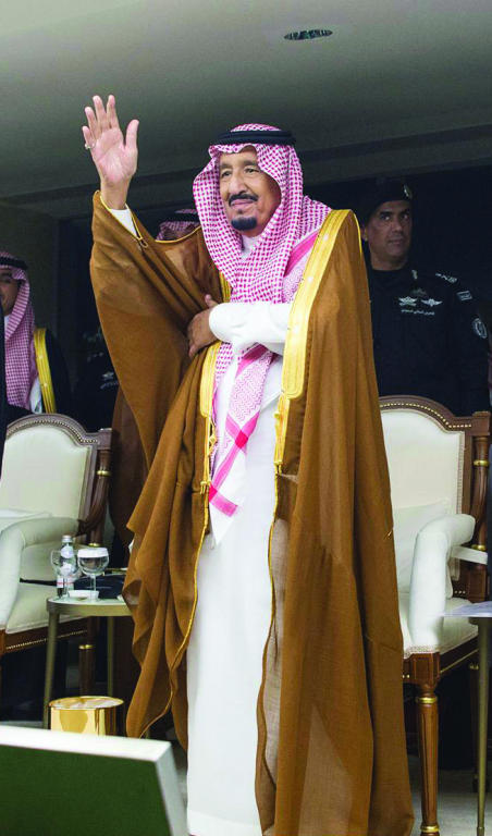 العز بالقلطات والرأي الصليب