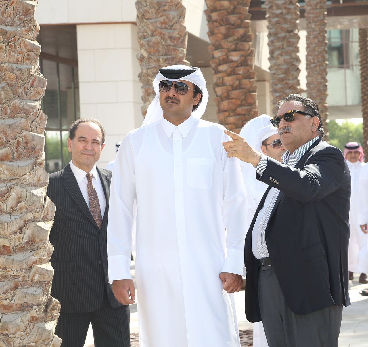 الفرنسية: عزمي بشارة من الكنيست إلى كواليس السياسة القطرية