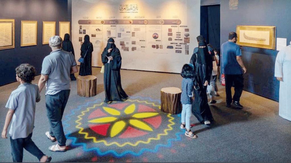 20 عملا إبداعيا لأشهر الخطاطين في سوق عكاظ