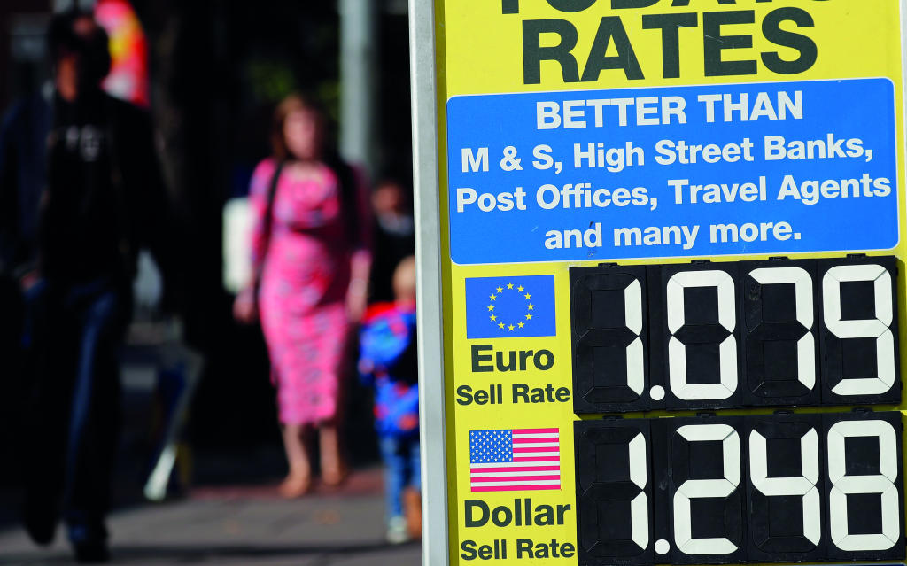 احتياطيات الدولار الدولية تتجاوز 6 تريليونات .. تشكل 62 % من أرصدة العالم 