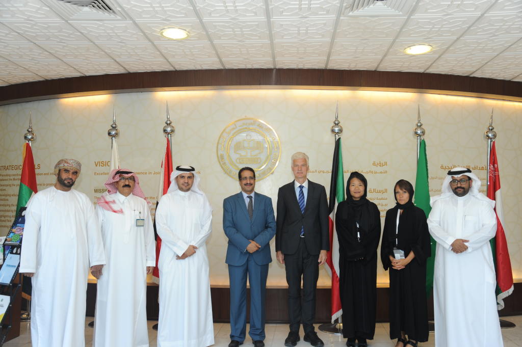 رئيس قطاع التعليم لمنظمة التعاون الاقتصادي يزور مكتب التربية العربي لدول الخليج