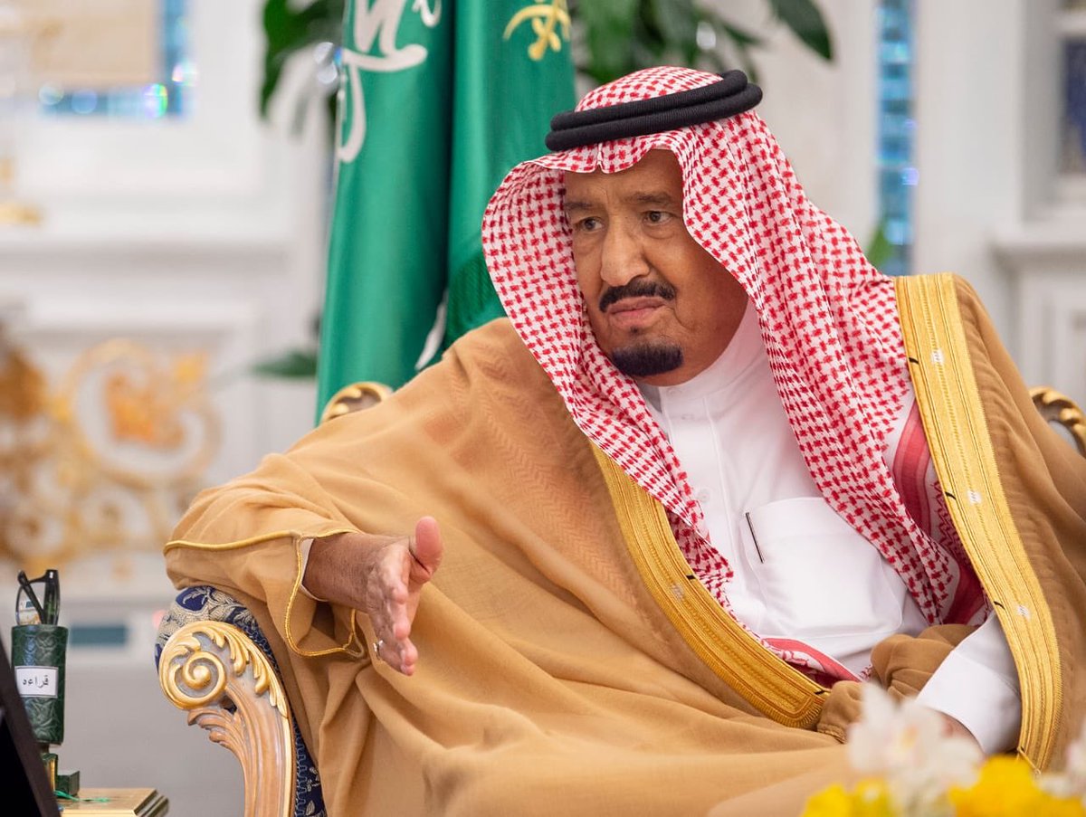 الملك يشيد بجهود مؤسسة النقد في تحقيق أهداف رؤية 2030 بعد تسلمه تقريرها السنوي