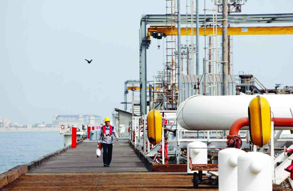 صادرات الخام الإيراني إلى آسيا تهبط لأدنى مستوى في 32 شهرا