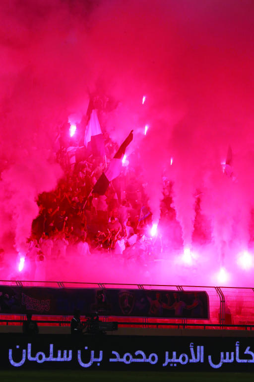 الدخان الملون .. اللعب بالنار