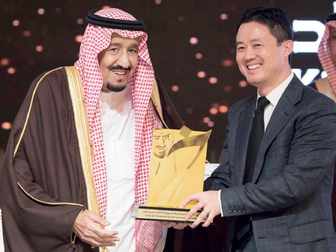 خادم الحرمين يرعى حفل تكريم الفائزين بجائزة الملك خالد