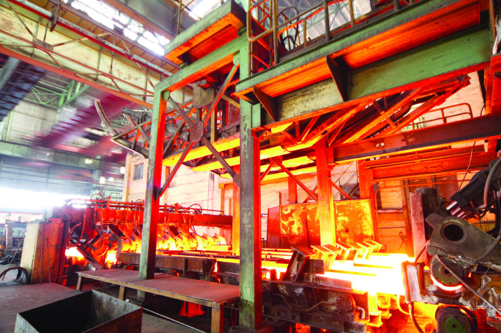 إصدار 89 رخصة لتصدير الحديد والأسمنت .. و6 طلبات قيد الدراسة