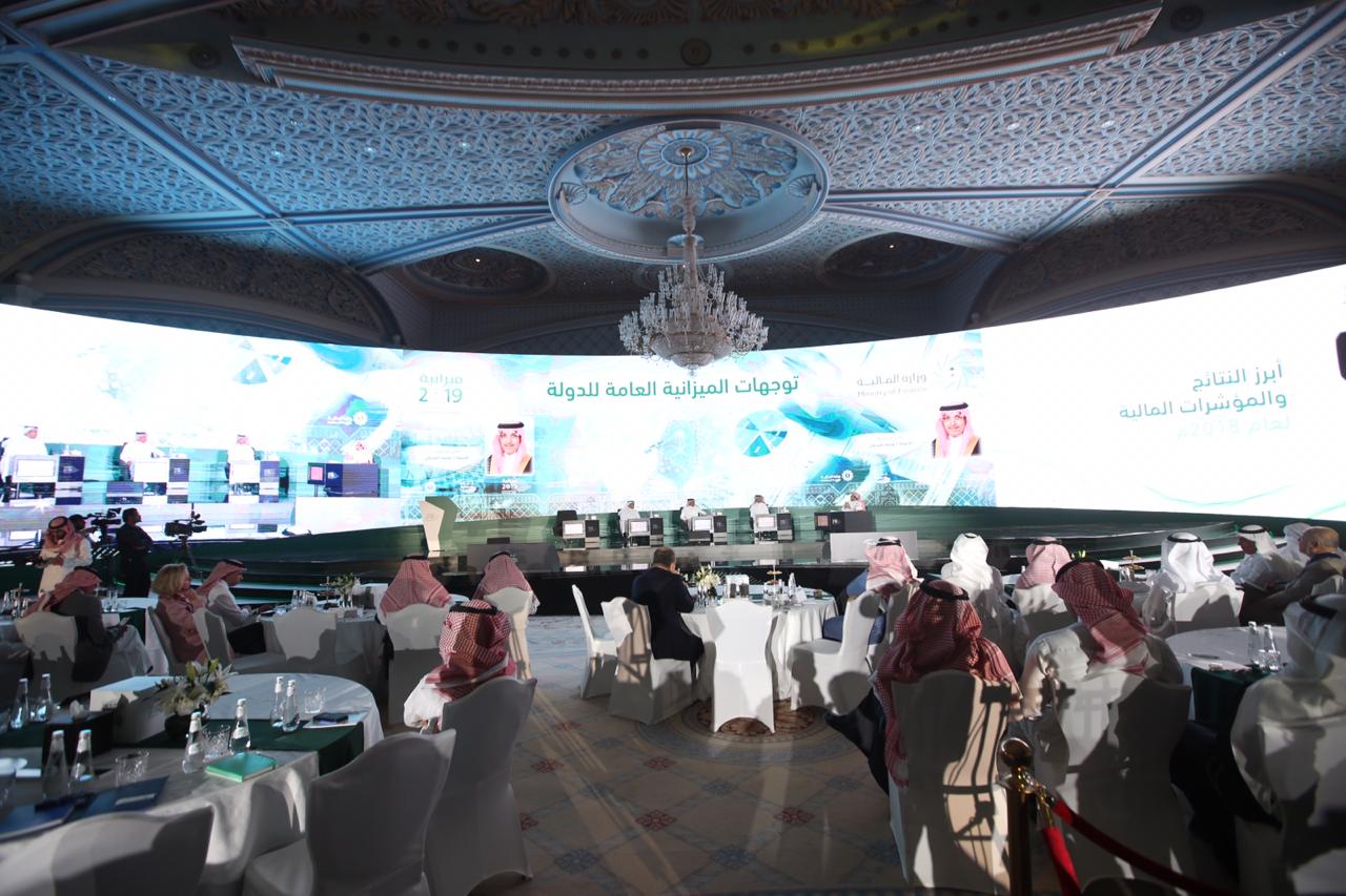 الجدعان: لا تغيير في سياسة رسوم الوافدين.. ومراجعة أسعار البنزين في 2019