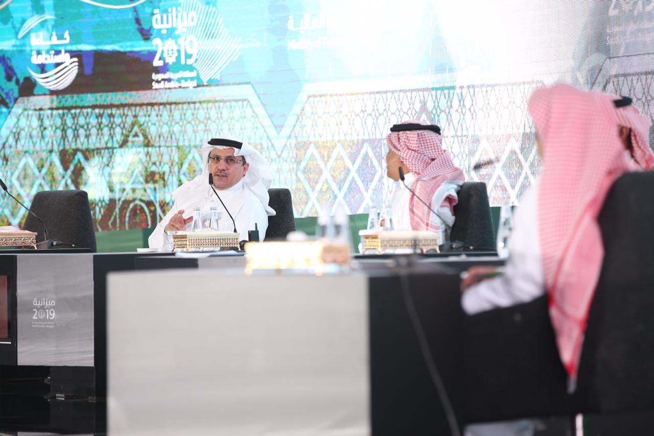 الجدعان: لا تغيير في سياسة رسوم الوافدين.. ومراجعة أسعار البنزين في 2019