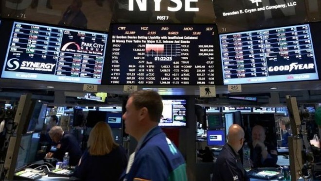 مؤشر الأسهم البريطانية يغلق على ارتفاع