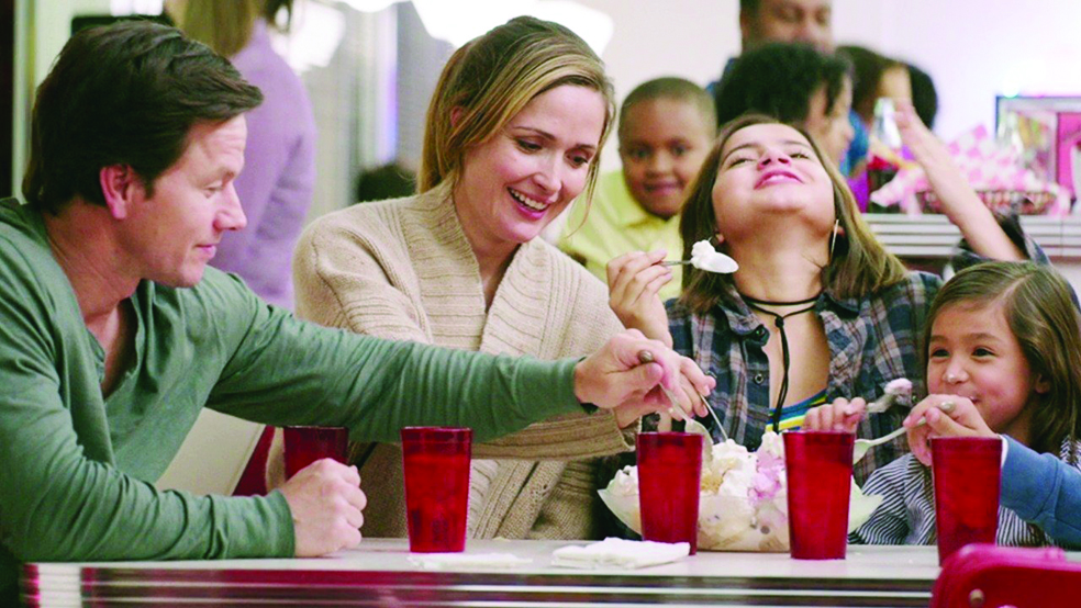 فيلم "أسرة فورية" الكوميدي يحقق 77 مليون دولار