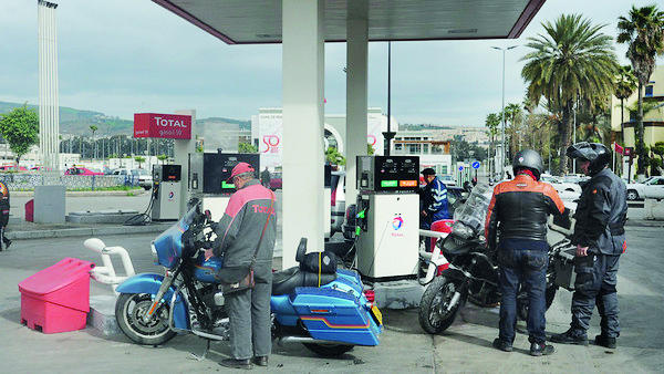 المغرب تتمسك بوضع سقف لأسعار المحروقات لتقليص عجز الميزانية