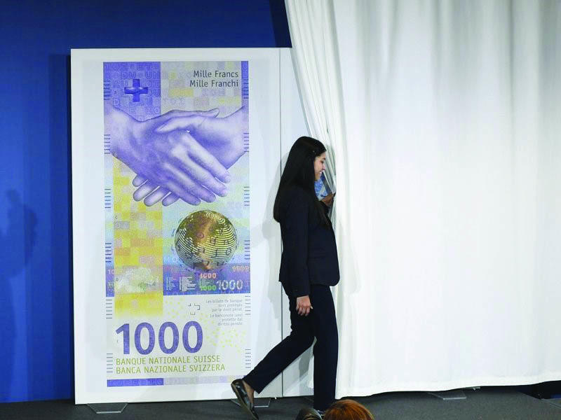 سويسرا.. شكل جديد لأغلى عملة قيمتها 1000 دولار ومخاوف من التهريب