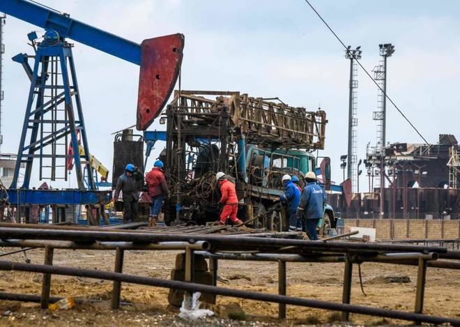 وكالة الطاقة: إنتاج نفط فنزويلا يهبط إلى 870 ألف برميل يوميا