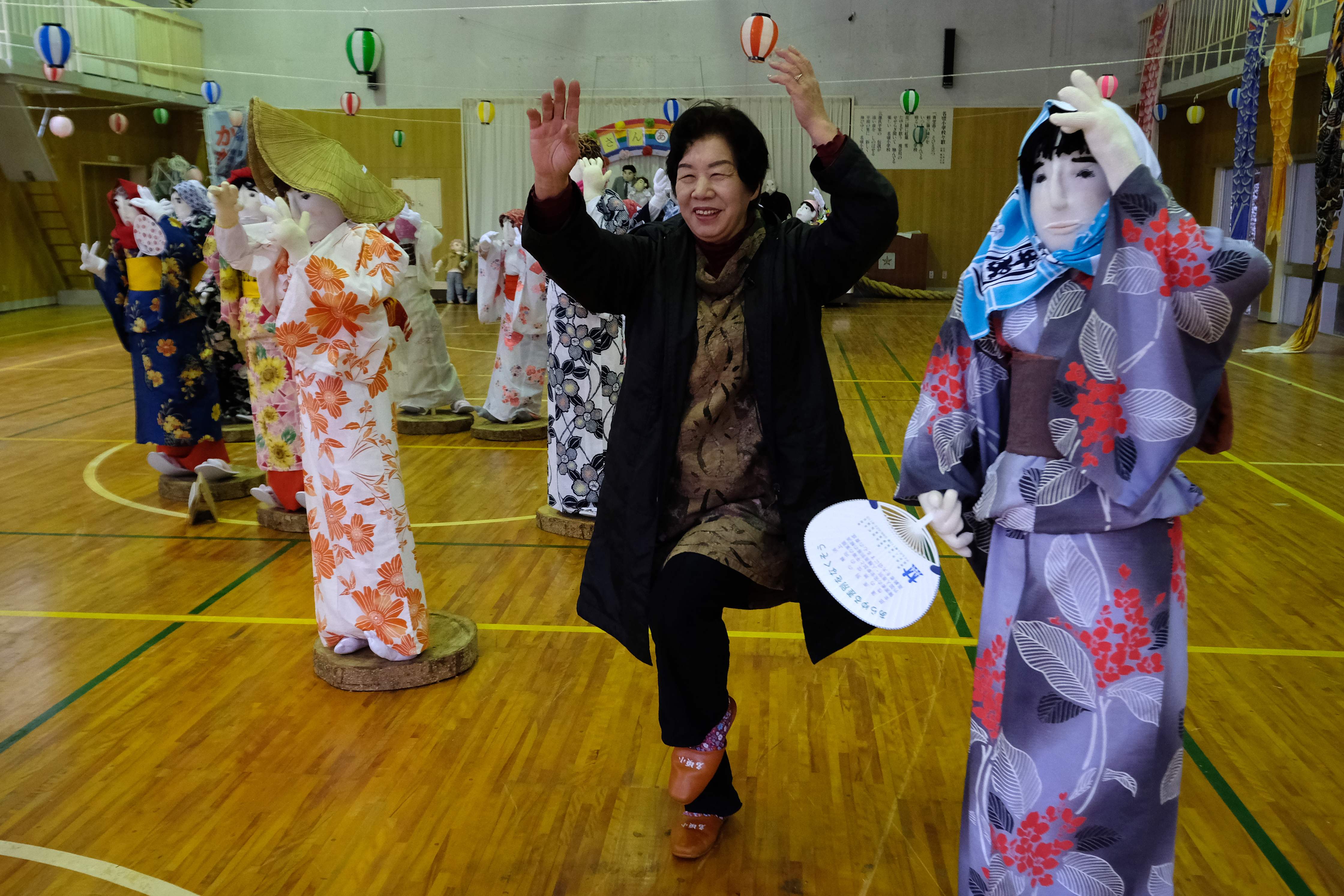 دمى ضخمة تضخ الحياة في قرية يابانية هجرها سكانها