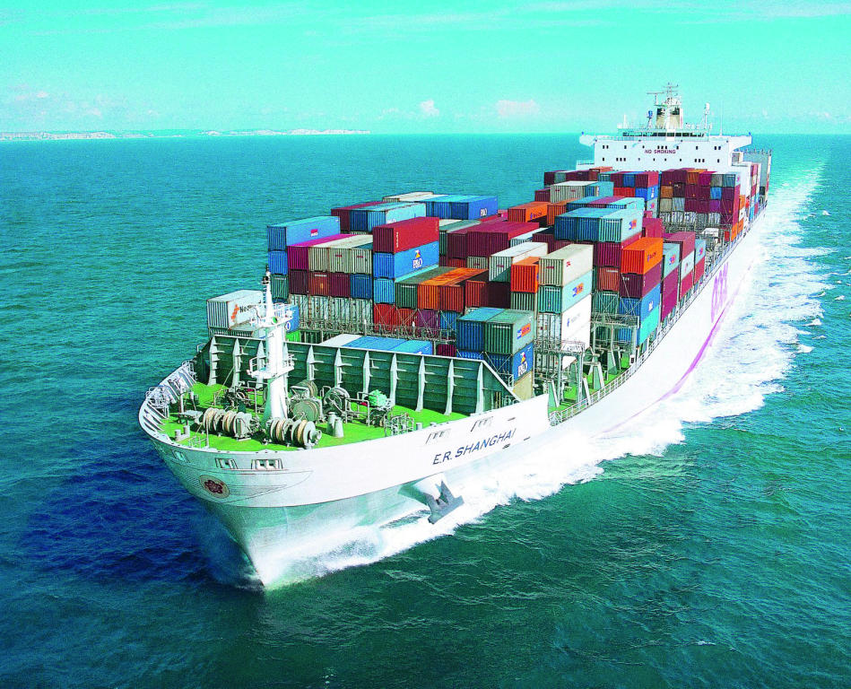 تلوث البيئة يضع قطاع الشحن في قفص الاتهام