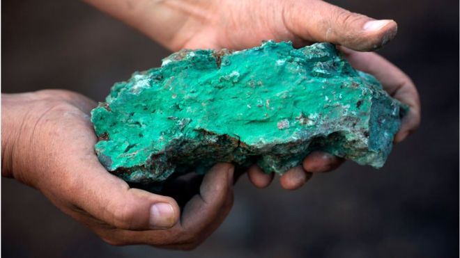 "الذهب الأزرق" .. 2600 عام من الريادة أوقفتها صناعة البطاريات