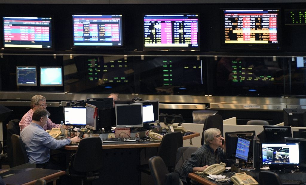 انهيار بورصة الأرجنتين بعد تراجعها بنسبة 30% بسبب هزيمة ماكري