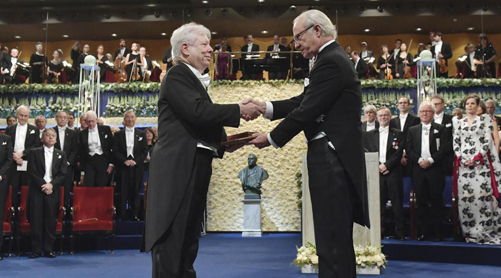 ريتشارد ثيلر: إذا أردت أن يفعل الناس شيئا .. اجعله سهلا