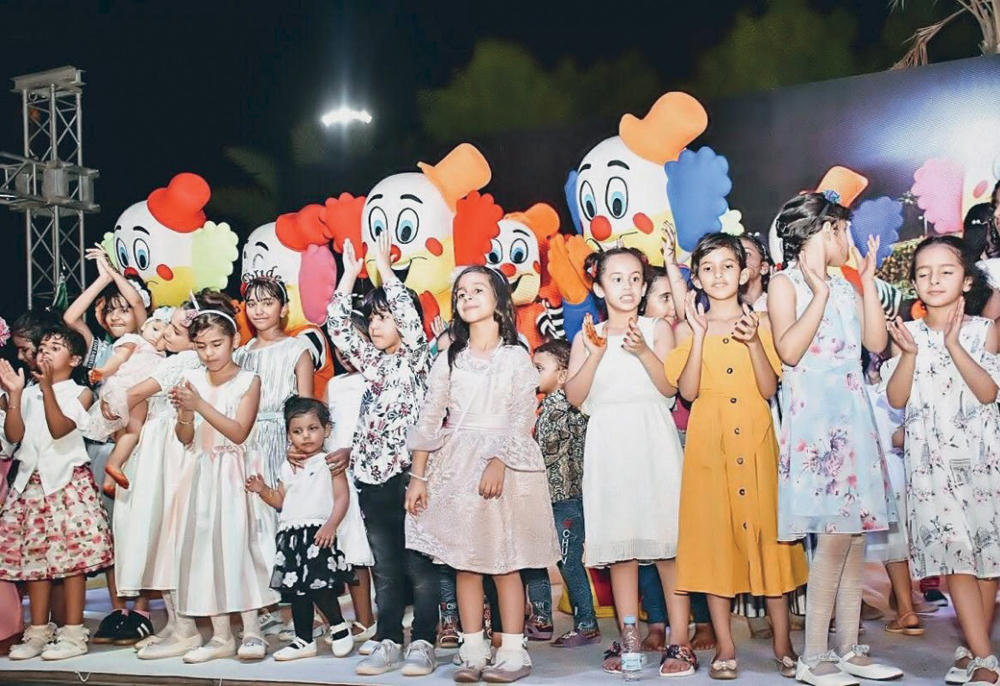 فعاليات المسرح تلفت انتباه رواد مهرجان «شاطئ أملج»