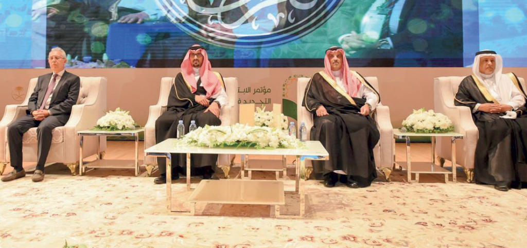 أمير المدينة المنورة يدعو إلى تطوير المكتبات والتفاعل مع روادها