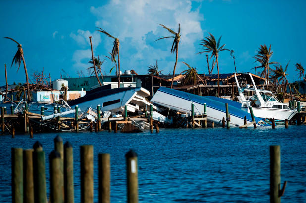 تحذير من إعصار مداري في جزر الباهاما